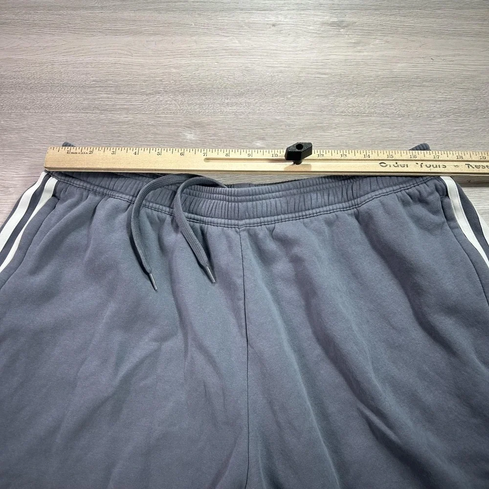 Adidas Tiro 23 Shorts Mens 2XL Gray Essentials Fleece 3‎ Stripes Athletic Sweat